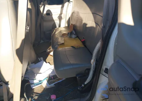 2000 Ford F-150 Lariat/Xl/Xlt z USA, uszkodzony, nr VIN 2FTRX08L4YCA22055